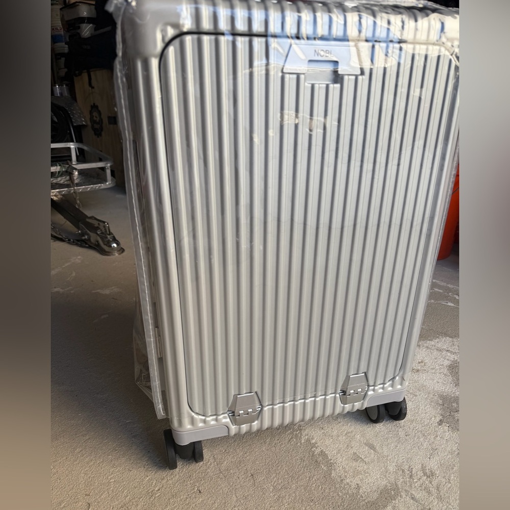 Silver Hard Shell Carry-On Suitcase + Compressible Packing Cubes